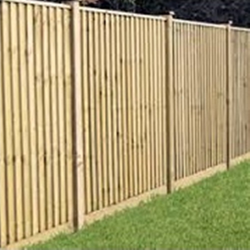 Забор из дерева вертикальный